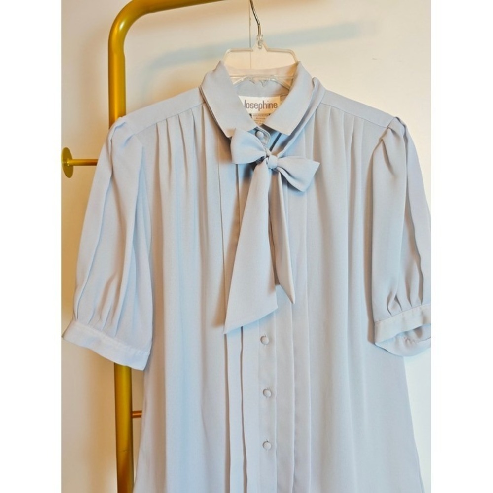 Vintage 80s Joseph Light Blue Pleated Button-Front Office Top Tie Neck Sz 10 - Picture 2 of 11